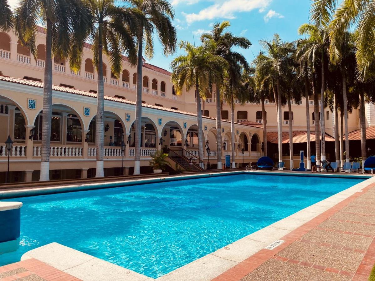 Hotel El Prado Barranquilla  Exteriör bild Swimming pool at the hotel
