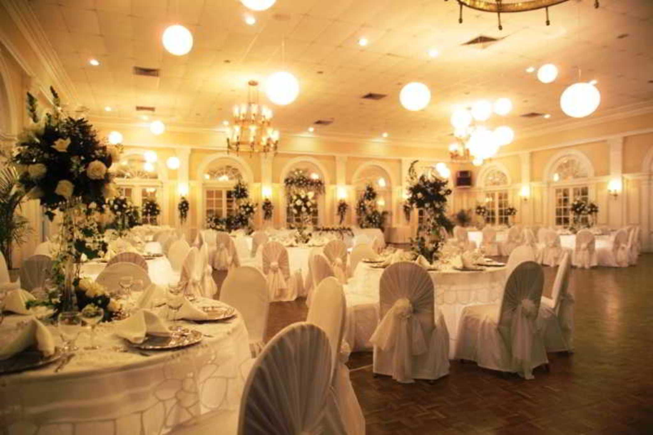 Hotel El Prado Barranquilla  Exteriör bild The ballroom at the Hotel du Pont