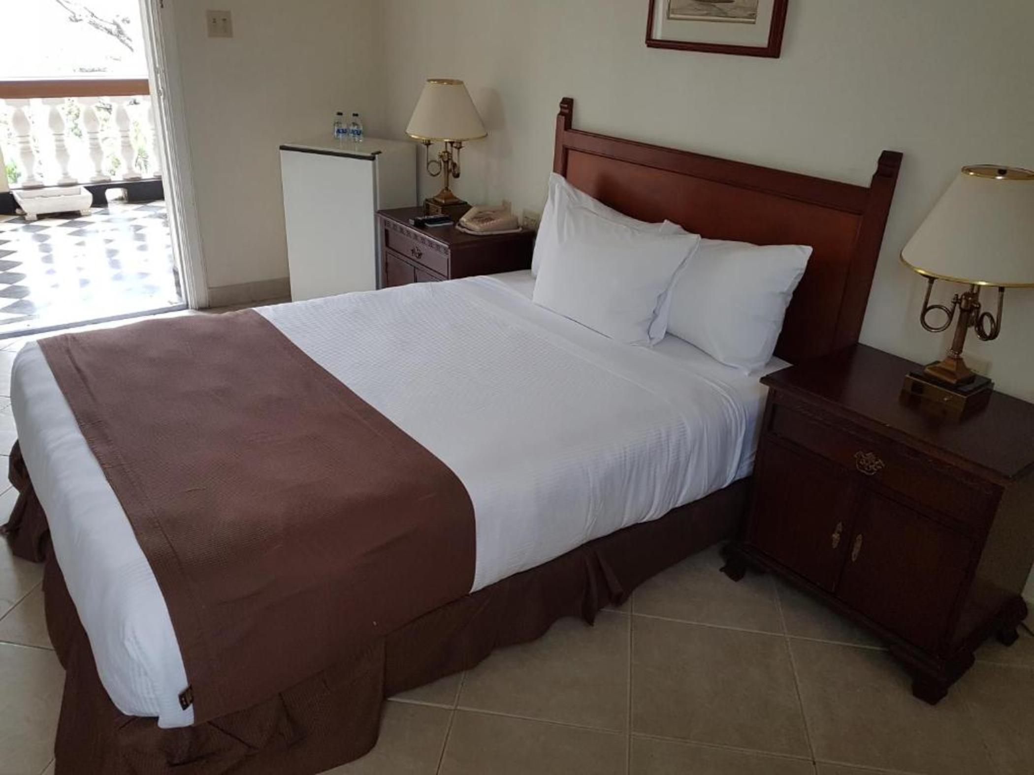 Hotel El Prado Barranquilla  Exteriör bild A bed with a bed runner