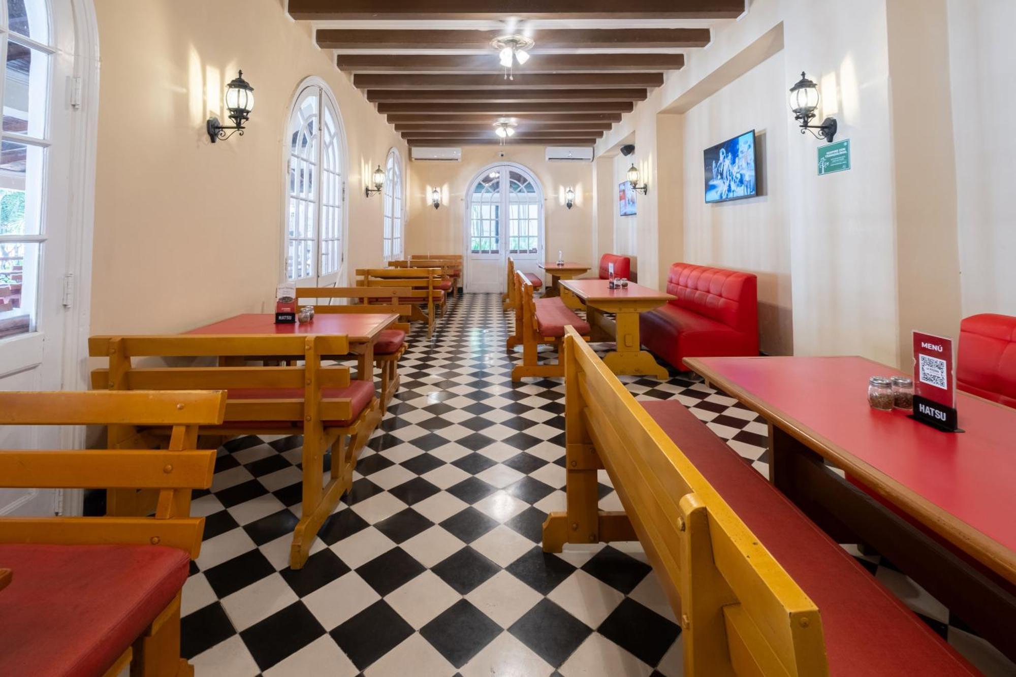 Hotel El Prado Barranquilla  Exteriör bild Interior of a typical McDonald's restaurant in Vietnam