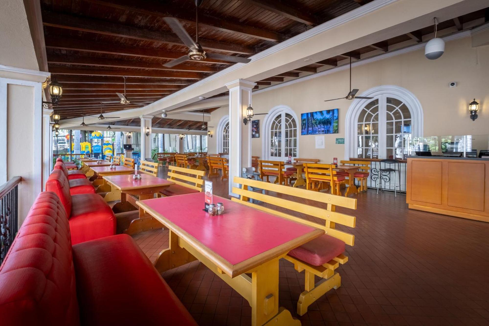 Hotel El Prado Barranquilla  Exteriör bild The interior of the restaurant