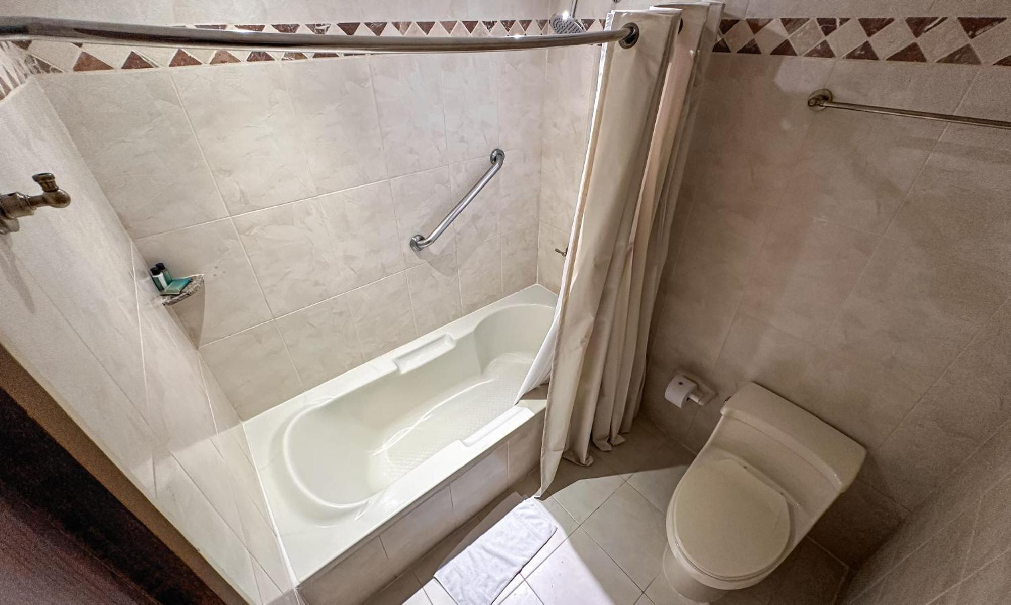 Hotel El Prado Barranquilla  Exteriör bild A bathtub with a shower curtain