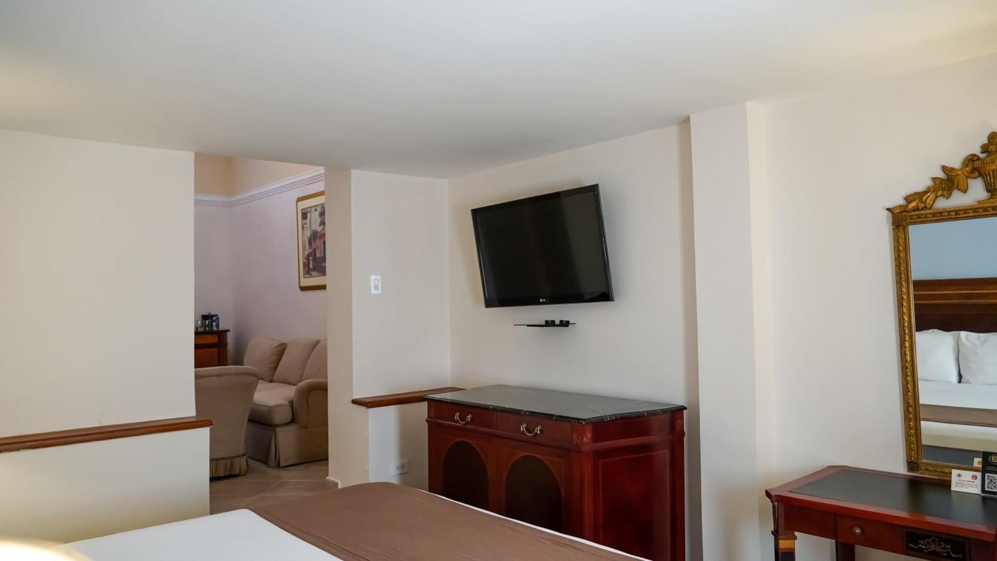 Hotel El Prado Barranquilla  Exteriör bild A wall-mounted television
